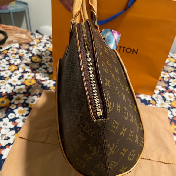 Louis Vuitton Ellipse MM - Picture 11 of 17